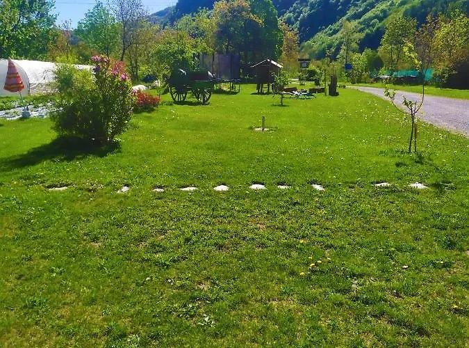 路加仑鲁斯农家乐 *