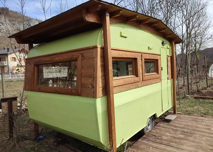 路加仑鲁斯农家乐 *